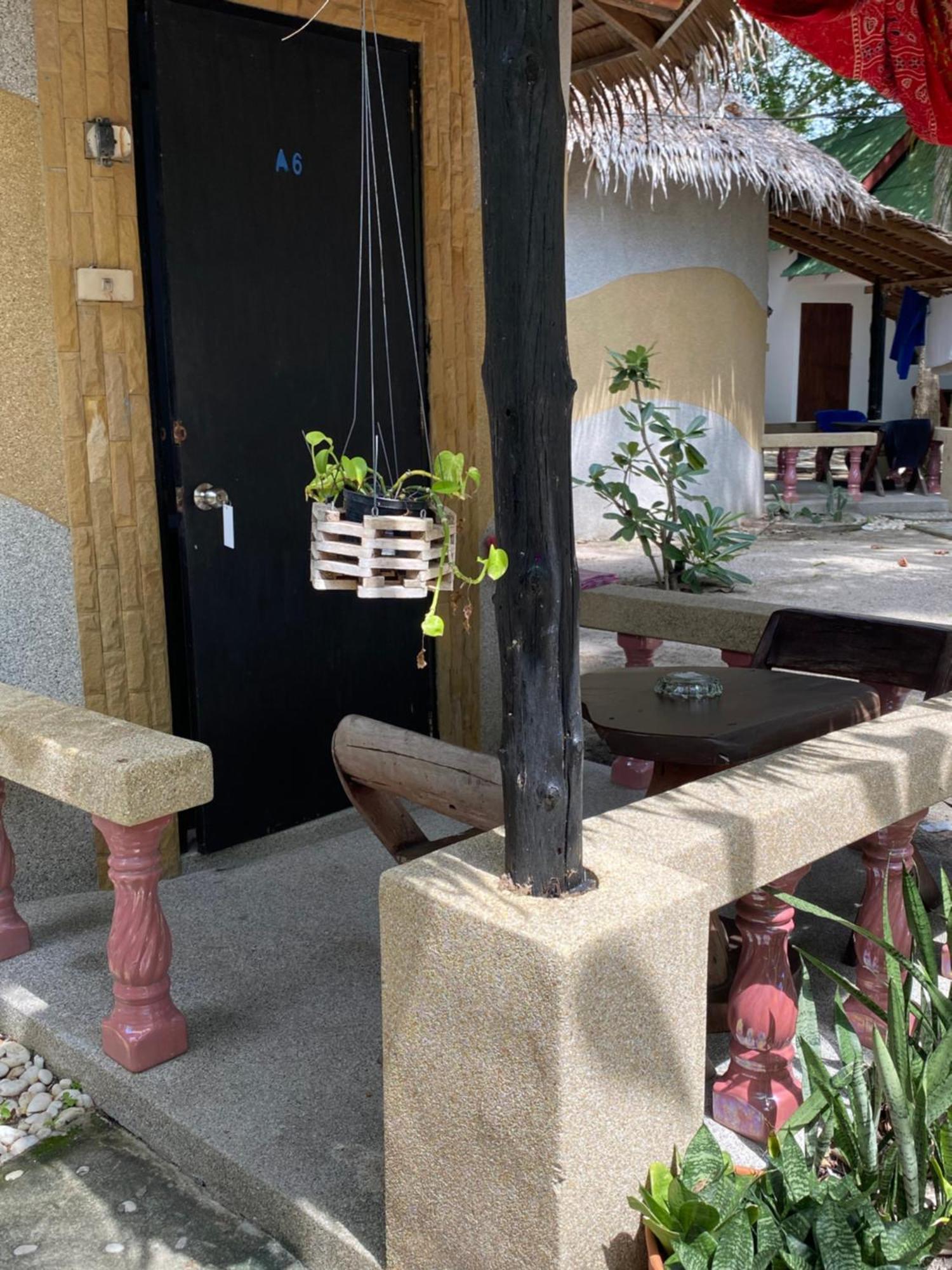 Hutofhappiness Apartment Thongsala Exterior photo